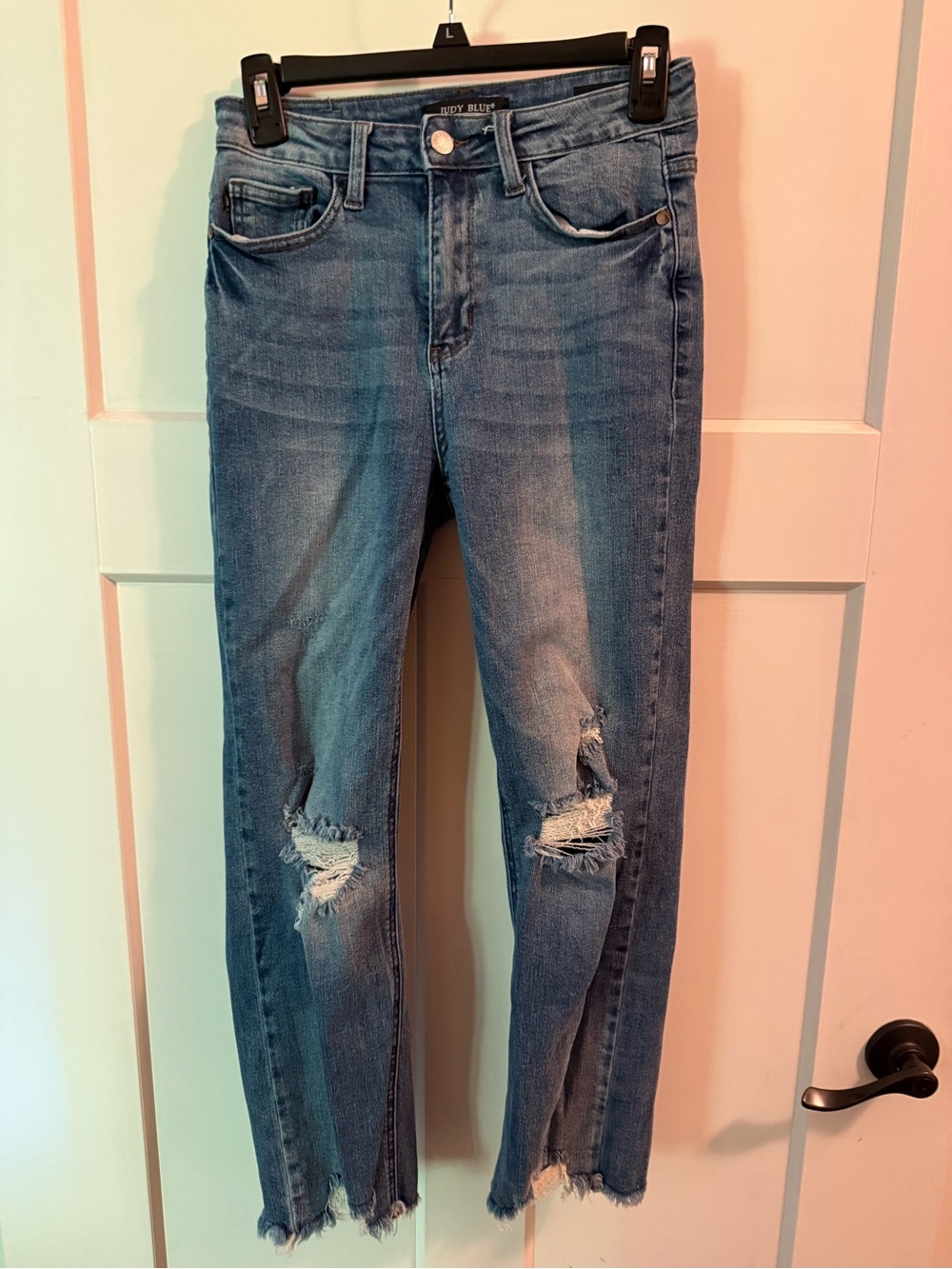 Judy Blue Medium Blue Distressed Cropped Jeans